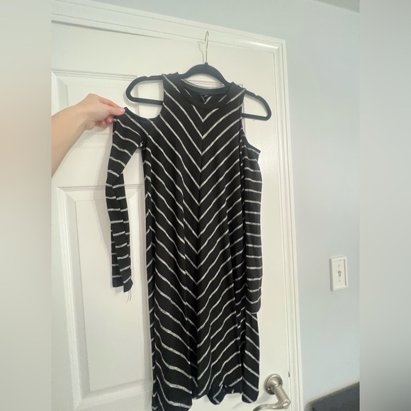 NWOT a.n.a black and white striped dress with shoulder cut outs - Picture 4 of 6